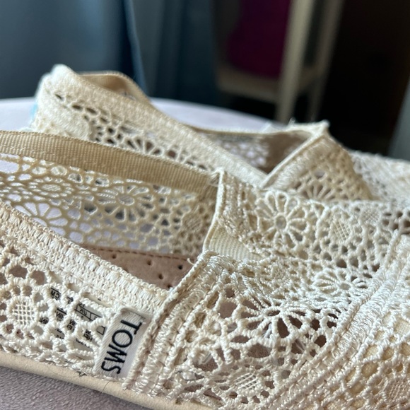 Tom’s Signature Alpargata slip-on shoes in Natural Moroccan Crochet US 5 - Picture 4 of 8